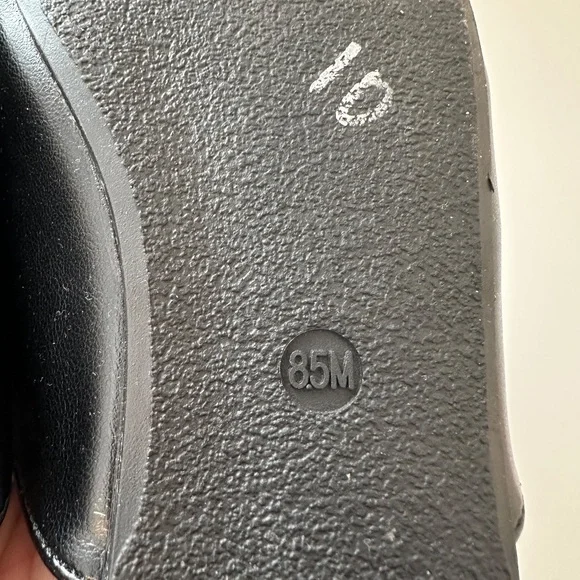 Cushionaire Yates Buckle Slip On Mule in Black | Size 8 - Picture 7 of 7